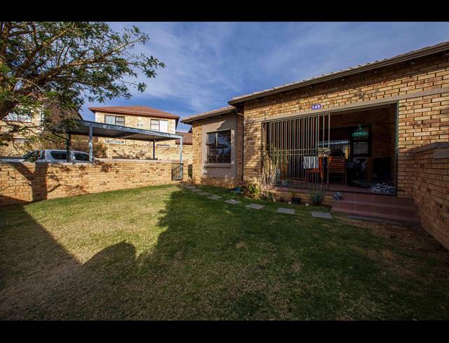 2 BEDROOM SECTIONAL TITLE TO LET IN WILGEHEUWEL